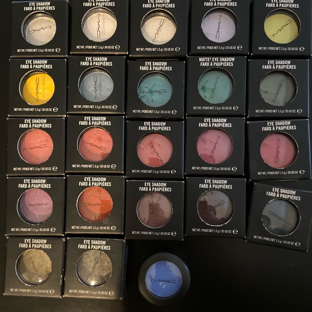 LOWEST PRICE USED/New Lot of 23 eyeshadow from MAC